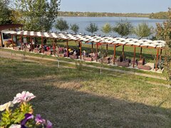 Ingrijitor spatiu agrement – locatie pe malul apei. Asiguram cazare